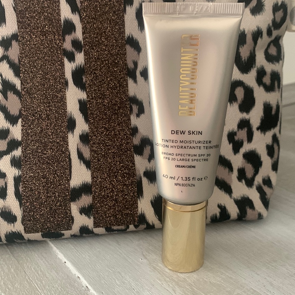 Beauty counter Dew Skin tinted moisturizer